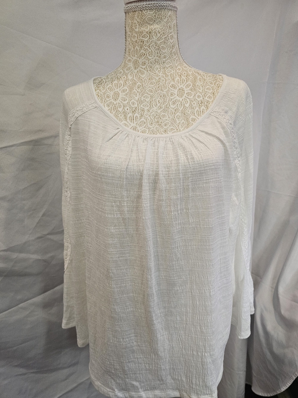 Cable & Gauge Cream Scoop Nk Peasant Tunic W/Double Lace On Slvs.  22" Bust